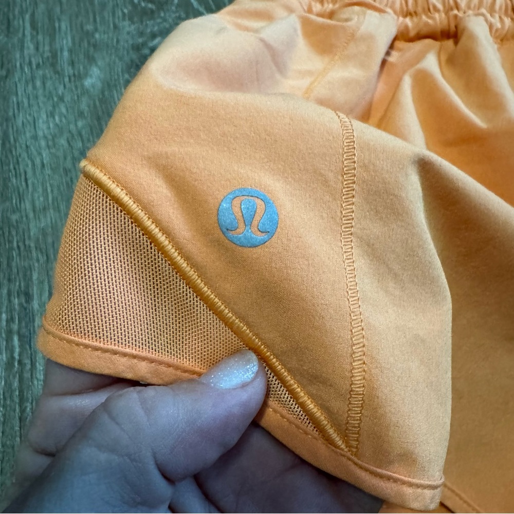 Lululemon Hotty Hot Low-Rise Lined Short 4" - Picture 6 of 7